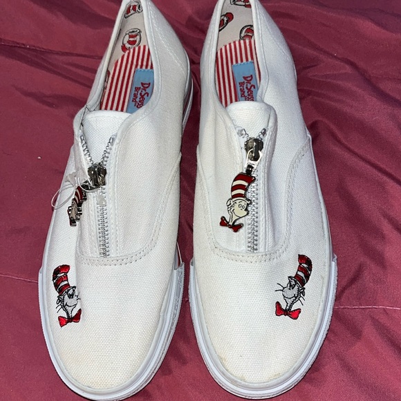 Dr. Seuss Canvas Sport Shoes Rare NEVER WORN SZ 8.5 - Picture 2 of 9